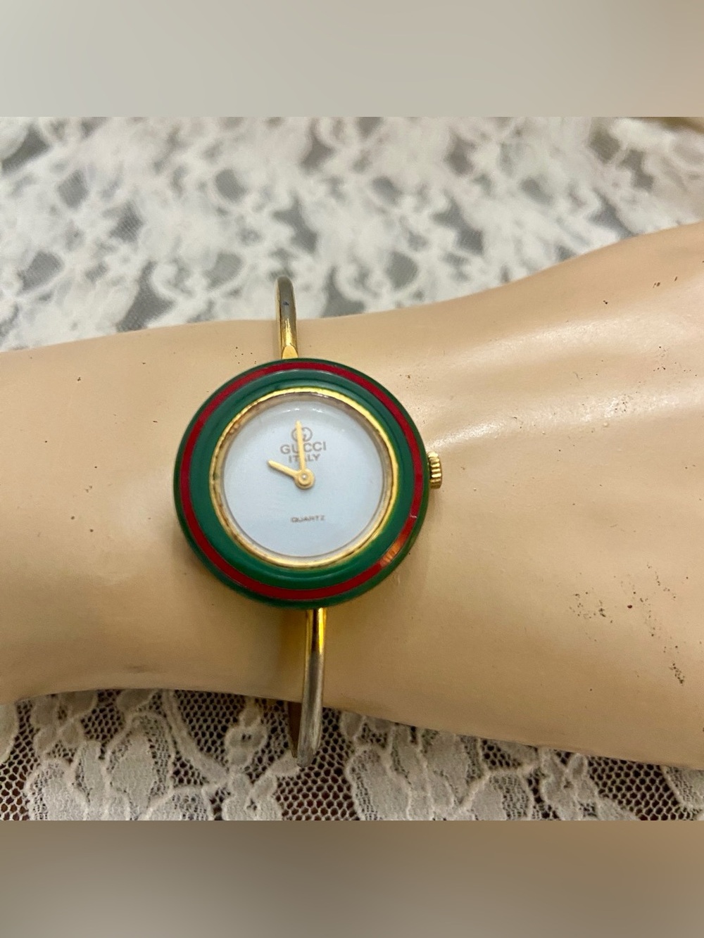 Gucci 12-pc Interchangeable Gold Ladies Watch with Original Box - Picture 10 of 13